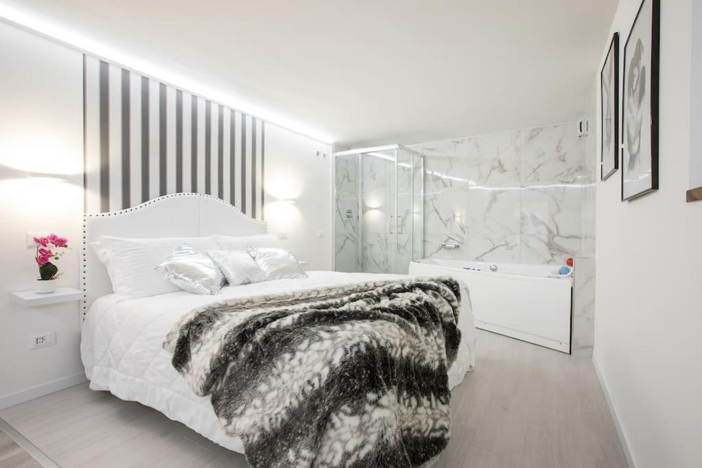 My Piazza Navona Jacuzzi Suite -Topcollection Рим Экстерьер фото